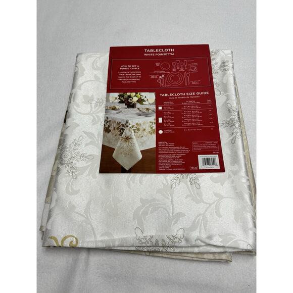 Bed Bath & Beyond Christmas Cotton Blend White Poinsettia Tablecloth 60 X 102 - Picture 8 of 10